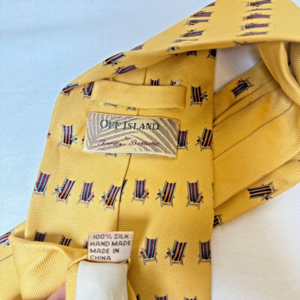 Tommy Bahama‎ Off Island Mens Neck Tie Beach Lounge Chairs Yellow 100% SIlk